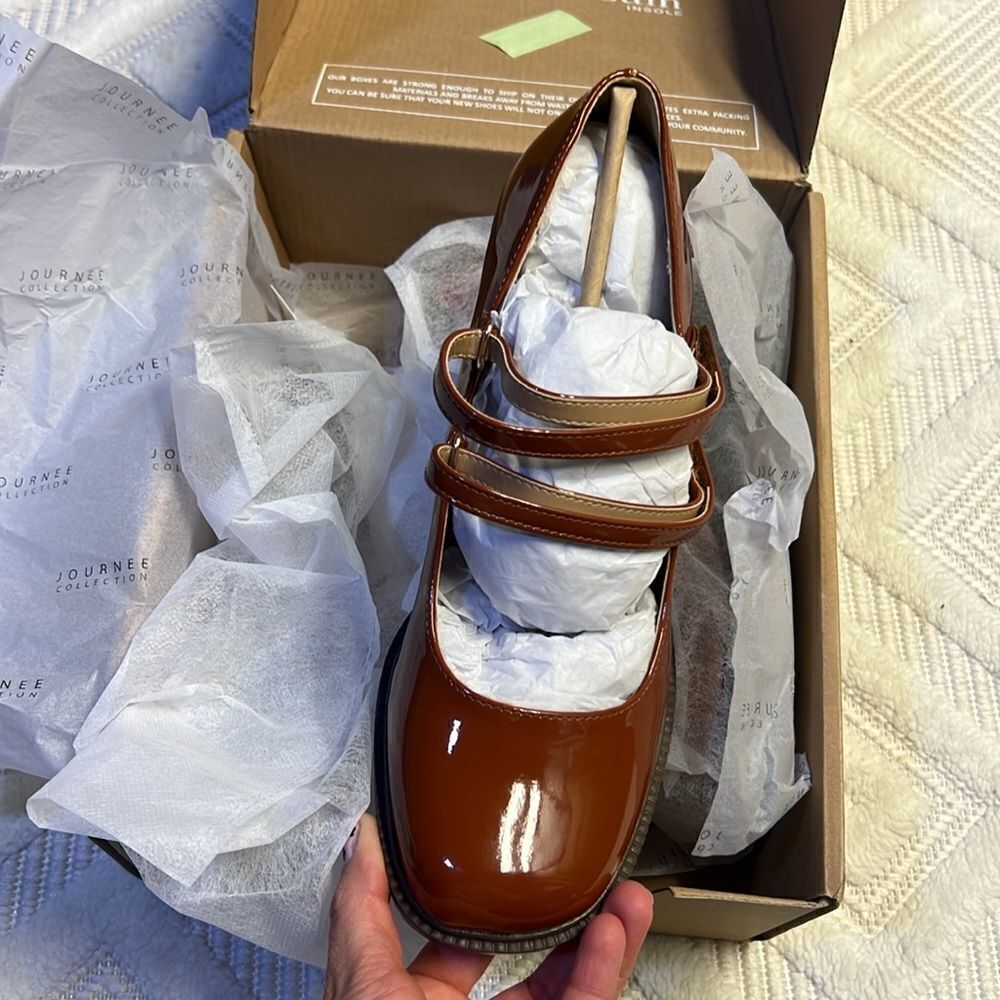Journee Collection Shasta Platform Pump in Cognac - Picture 7 of 9